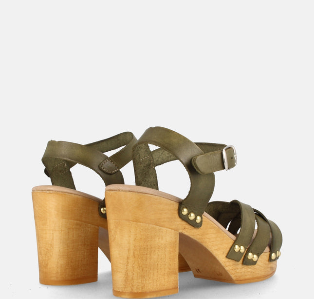 DALILA MILITAR-1