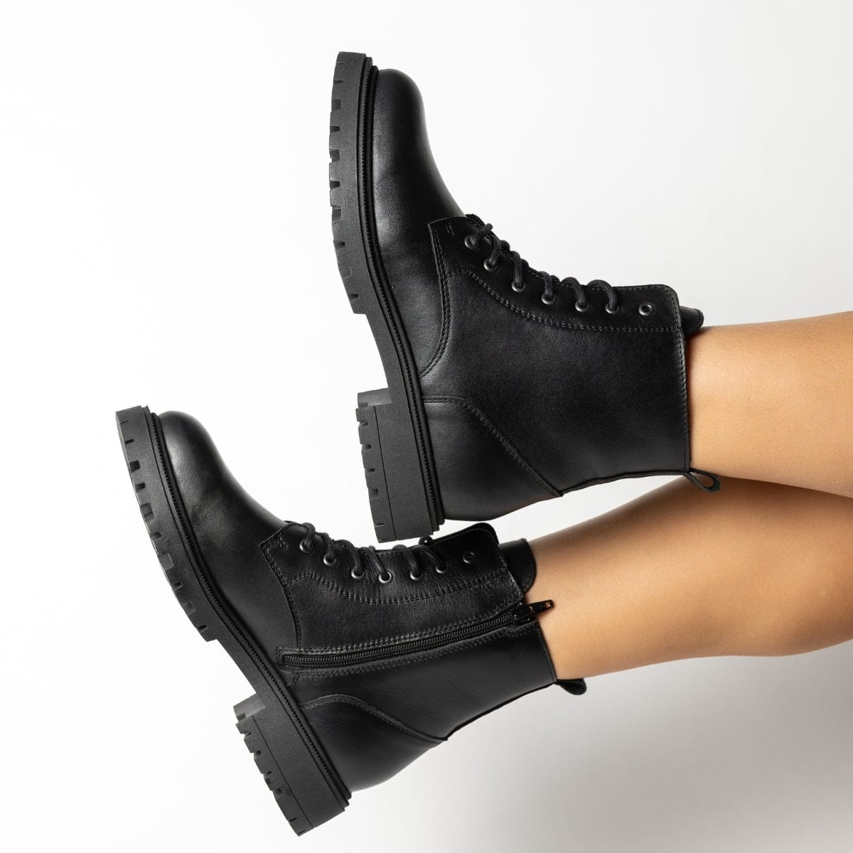 BOTÍN PARA MUJER ESTILO MILITAR HITA NEGRO – Marila Shoes